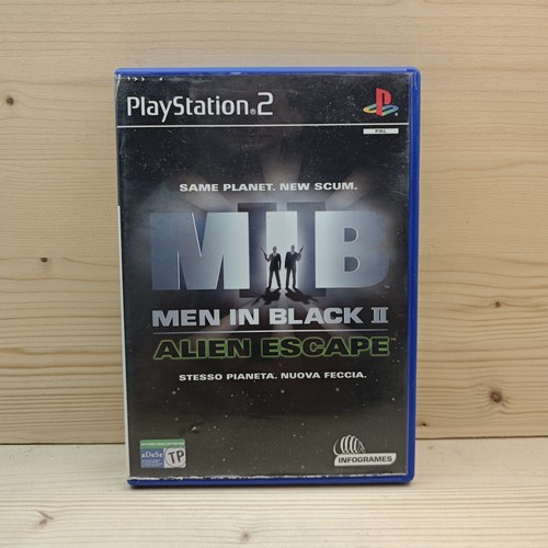 Men black alien escape - in,